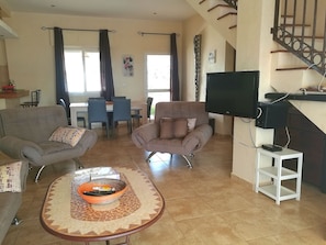 Family Villa, 3 Bedrooms, Pool View, Poolside | Television
