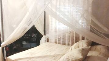 Villa familiar, 3 habitaciones, vista a la alberca, junto a la alberca | 3 habitaciones, tabla de planchar con plancha y ropa de cama