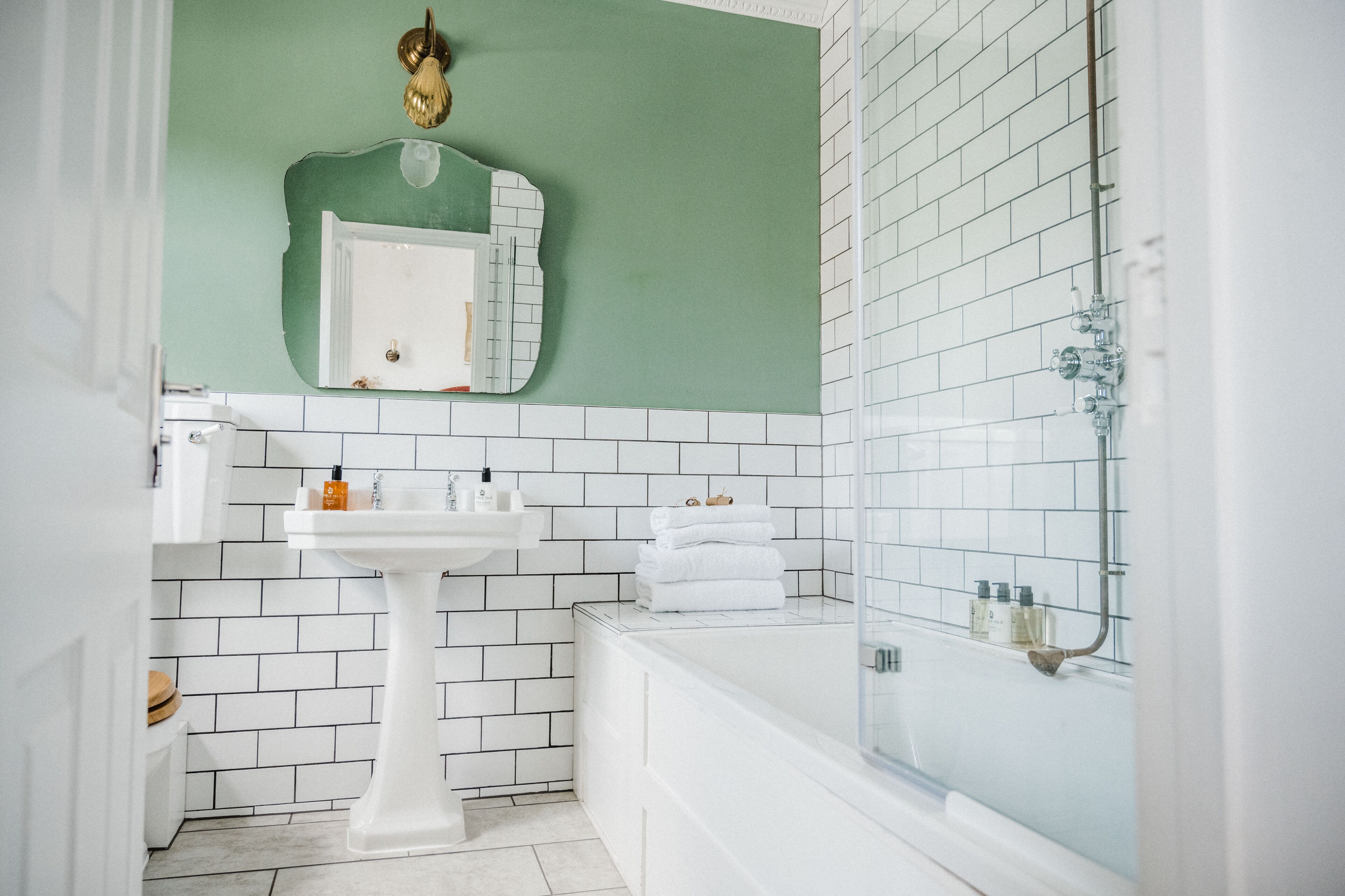 classic double or twin room | bathroom | combined shower/bathtub, towels