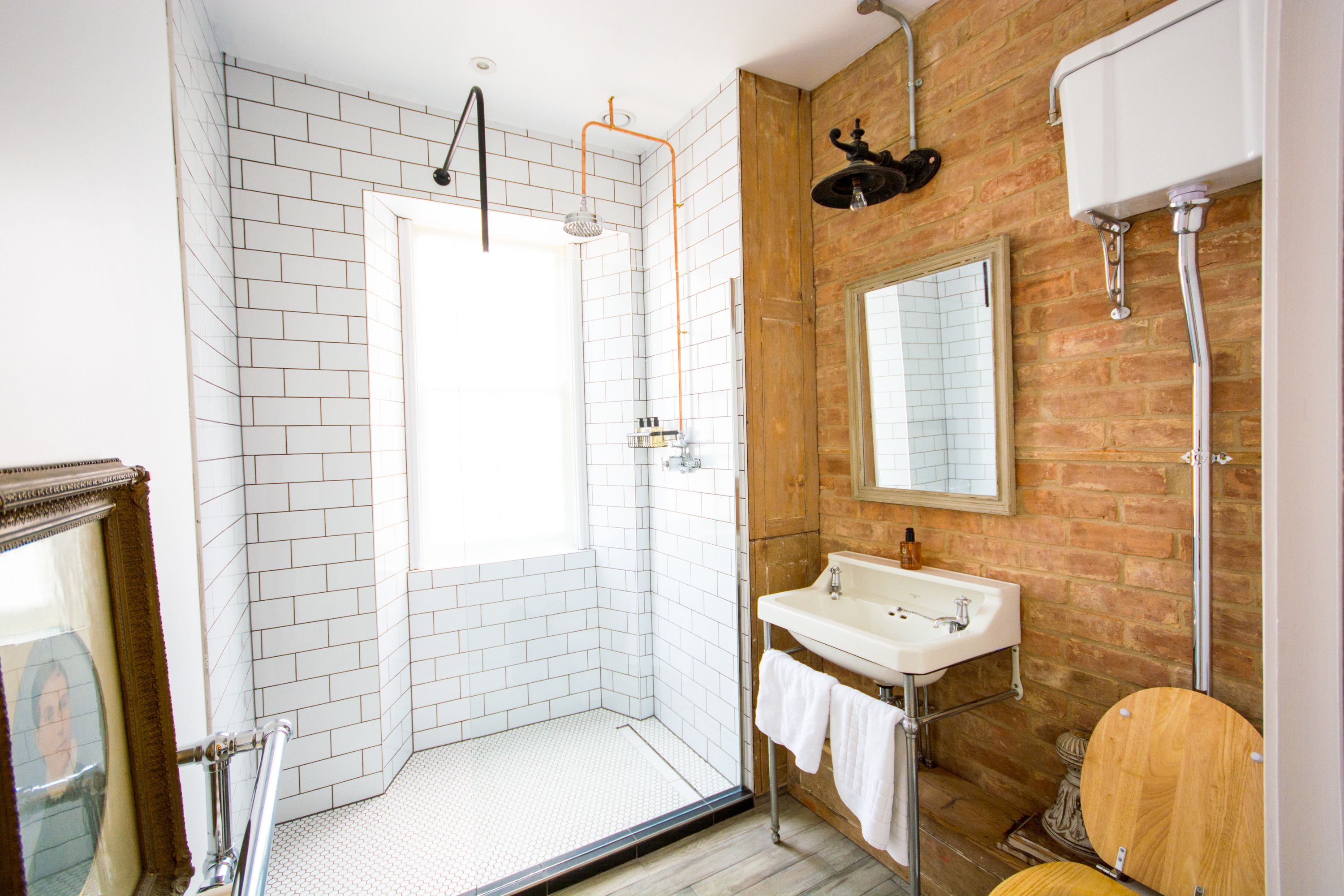 design double room | bathroom | combined shower/bathtub, towels