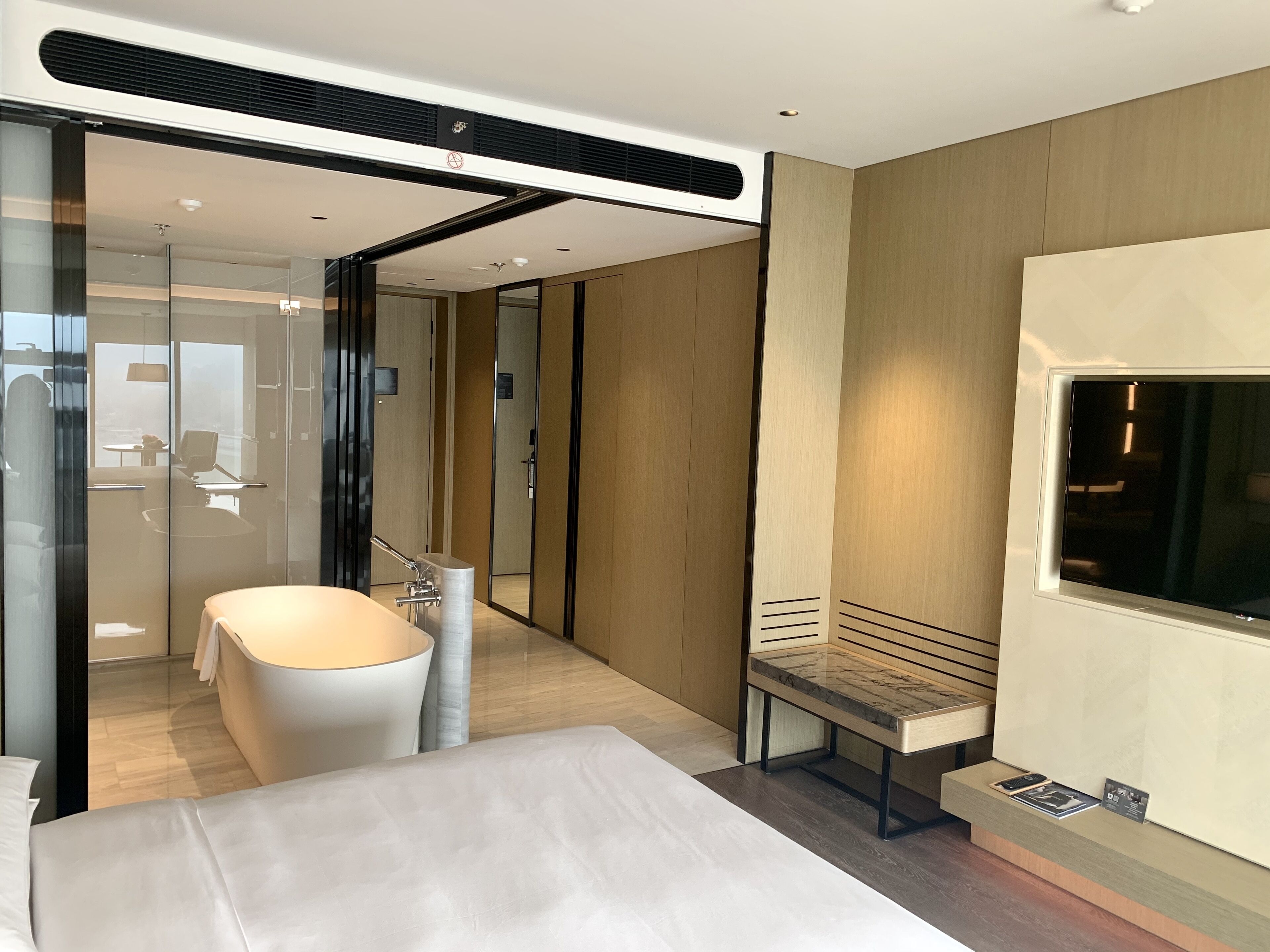 Minibar, coffres-forts dans les chambres, décoration personnalisée