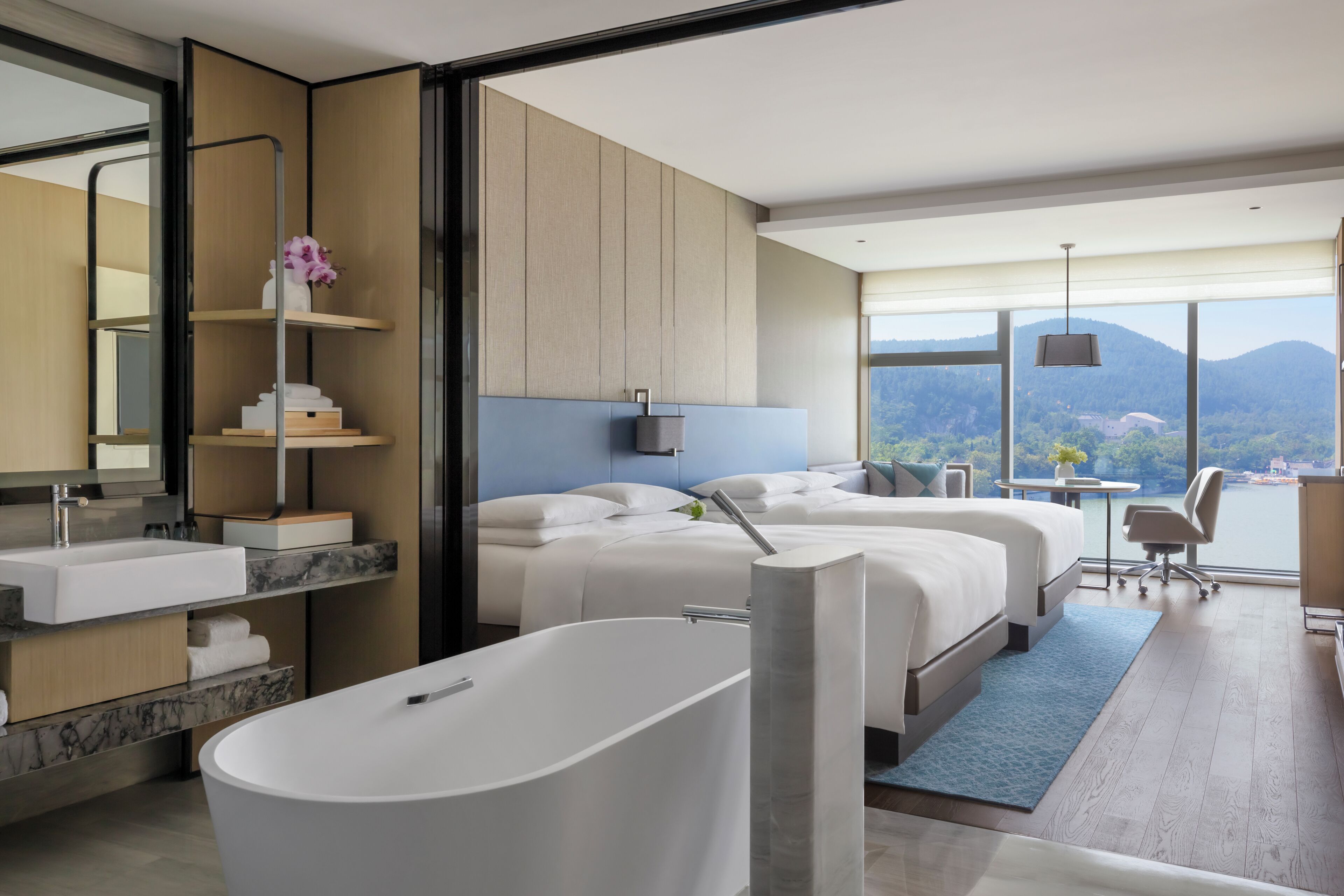 Minibar, in-room safe, individually decorated, individually furnished