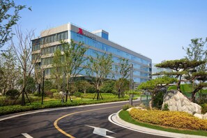 Exterior - Xuzhou Marriott Hotel Lakeview (Xuzhou)