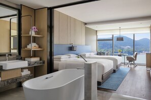 Habitación ejecutiva, 2 camas matrimoniales | Minibar, caja de seguridad en la habitación y decoración personalizada 