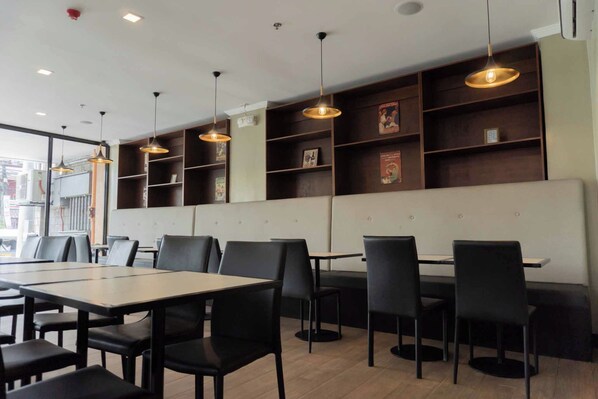 Dining - Reddoorz Plus Near Bamboo Organ Las Pinas (Las Pinas)