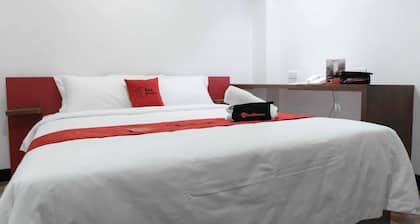 Reddoorz Plus Near Bamboo Organ Las Pinas