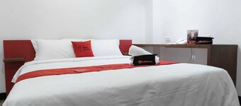 Reddoorz Plus Near Bamboo Organ Las Pinas