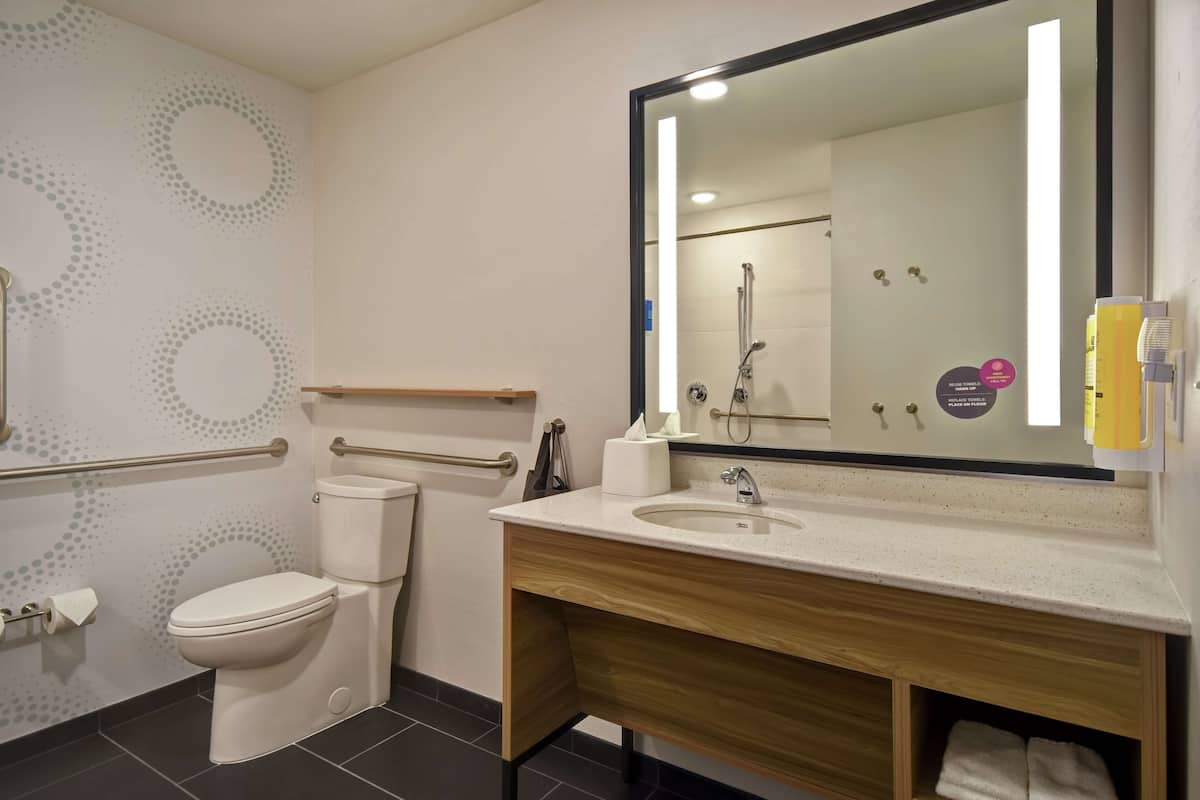 room, 2 queen beds, accessible (roll-in shower) | bathroom shower