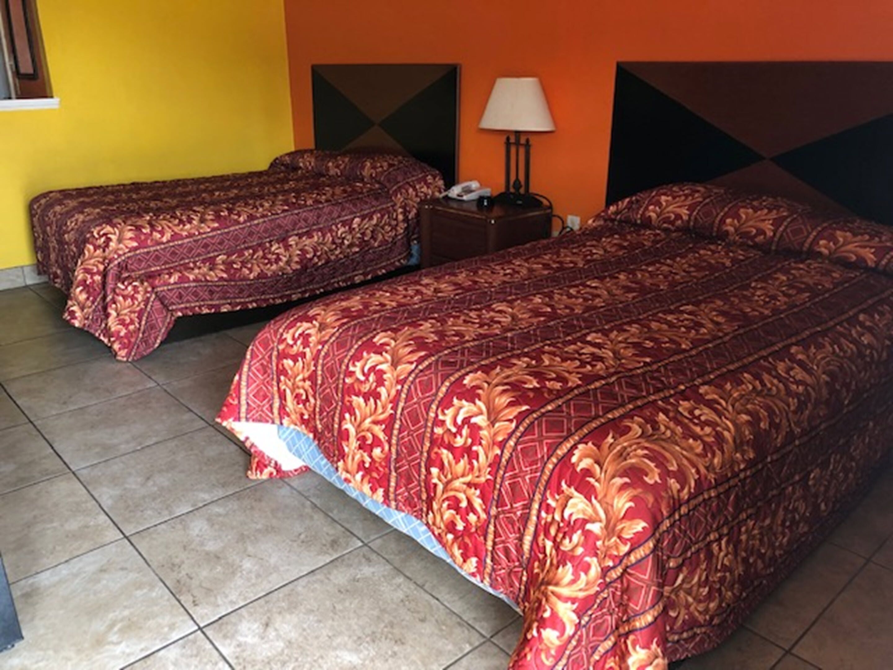 Basic Room, 2 Double Beds, Non Smoking | Truy cập Internet không dây miễn phí 