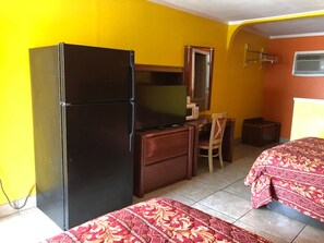 Basic Room, 2 Double Beds, Non Smoking | Truy cập Internet không dây miễn phí 