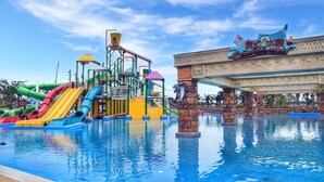 A water park with multiple slides and a pool. - Holiday Inn Changsha Dawangshan by IHG (Changsha)