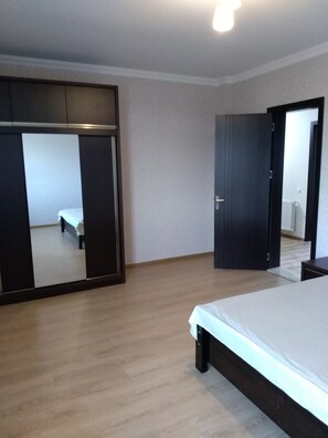 Apartment, 5 Bedrooms, City View | Premium bedding, soundproofing, free WiFi, bed sheets - Duplex200 (Tbilisi)