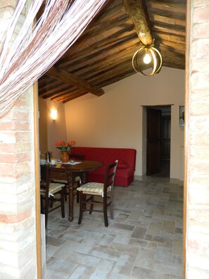 Réfrigérateur, four, plaque de cuisson, cafetière/bouilloire