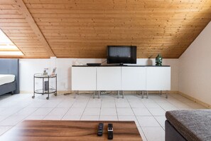 Apartamento (80qm-Silvaner) | Televisión