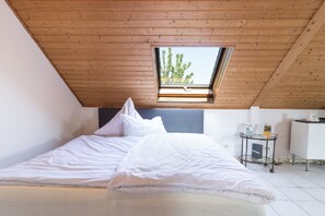 Apartment (80qm-Silvaner) | 1 bedroom, free cribs/infant beds, free WiFi, bed sheets