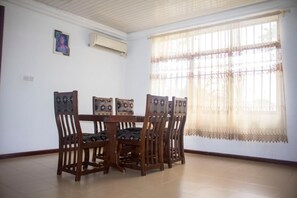 Esmorzar diari continental (7 USD per persona)