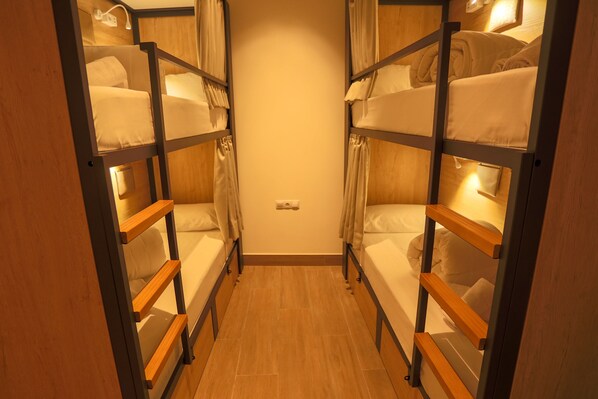 Hypo-allergenic bedding, down comforters, in-room safe, desk