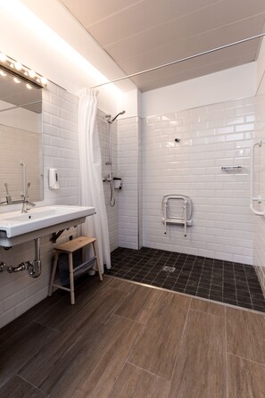 Shared Dormitory, Mixed Dorm, Shared Bathroom (4 beds) | Bathroom | Shower, rainfall showerhead, hair dryer, soap