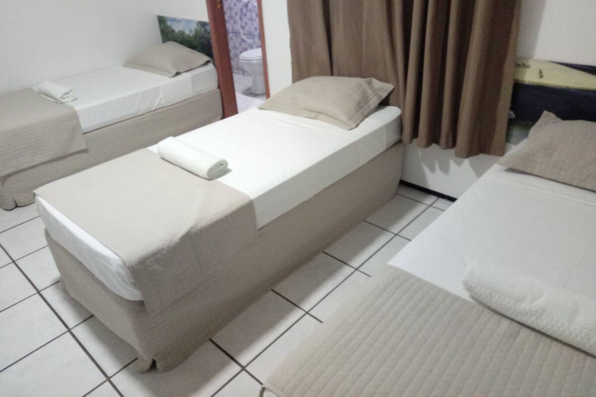 Phòng 3 Tiêu chuẩn (cama de solteiro) | Bàn, truy cập Internet không dây miễn phí, bộ trải giường 