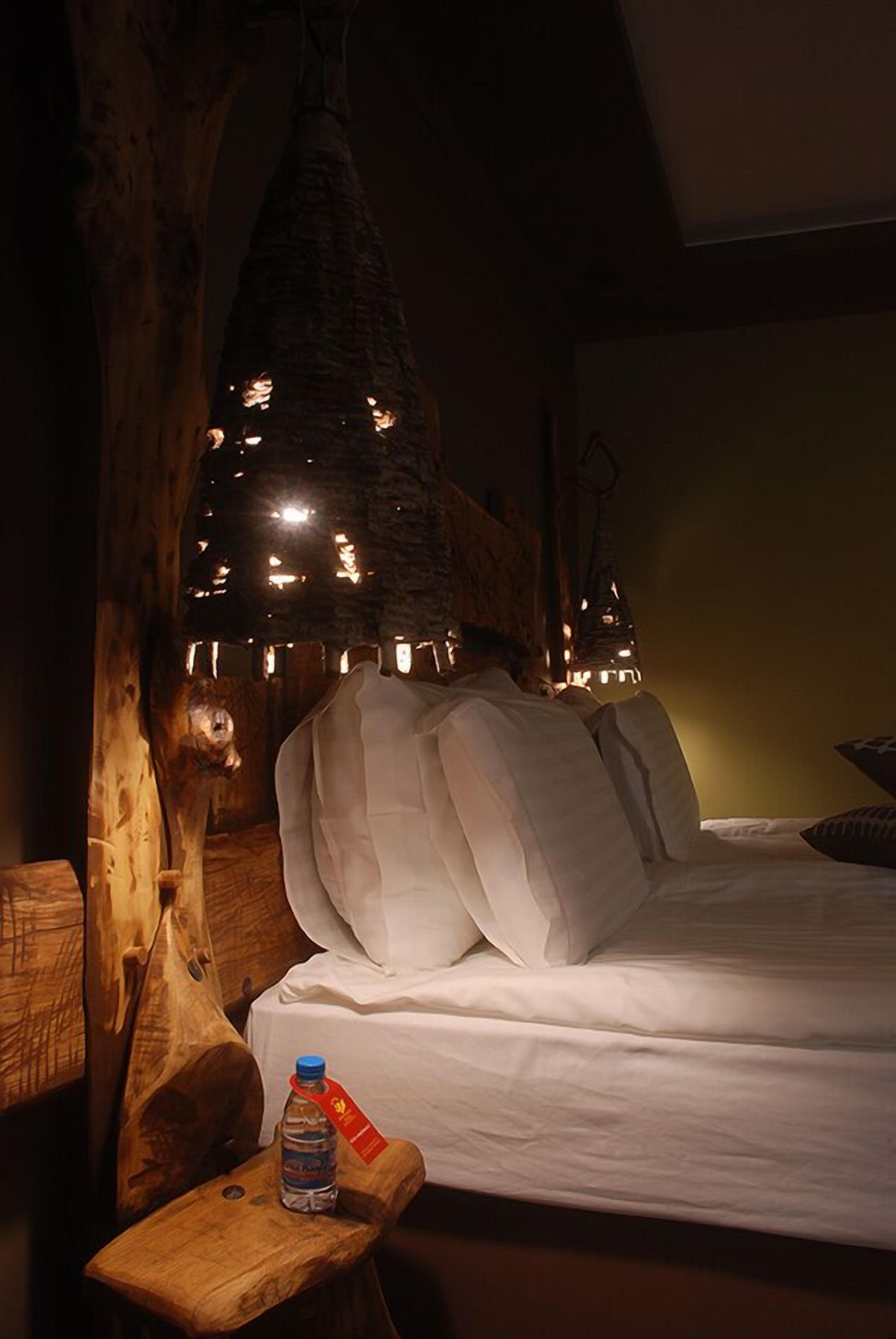 Super Luxury Room | Minibar, caja de seguridad en la habitación y escritorio 