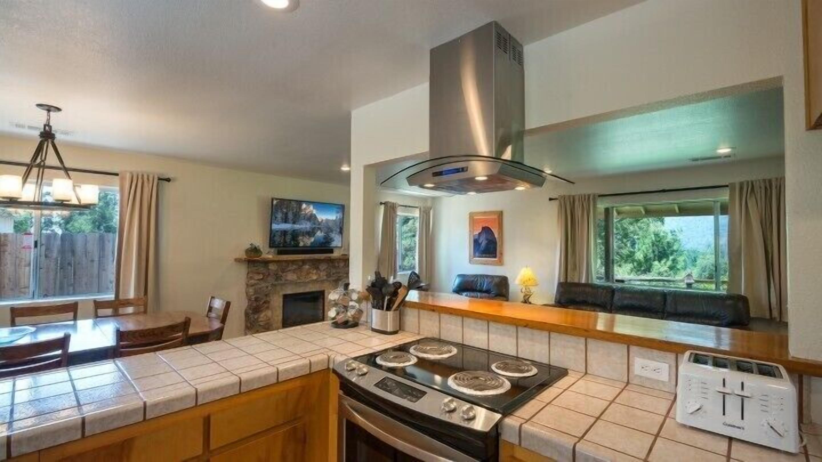 大冰箱、微波炉、烤箱、炉灶