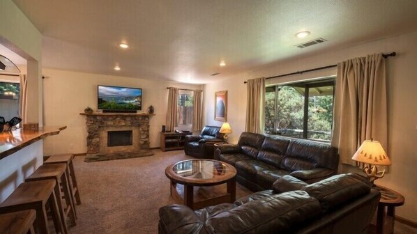 Télévision LED, cheminée