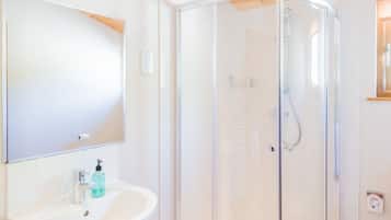 Cabin, Multiple Beds | Bathroom | Shower, hair dryer, towels