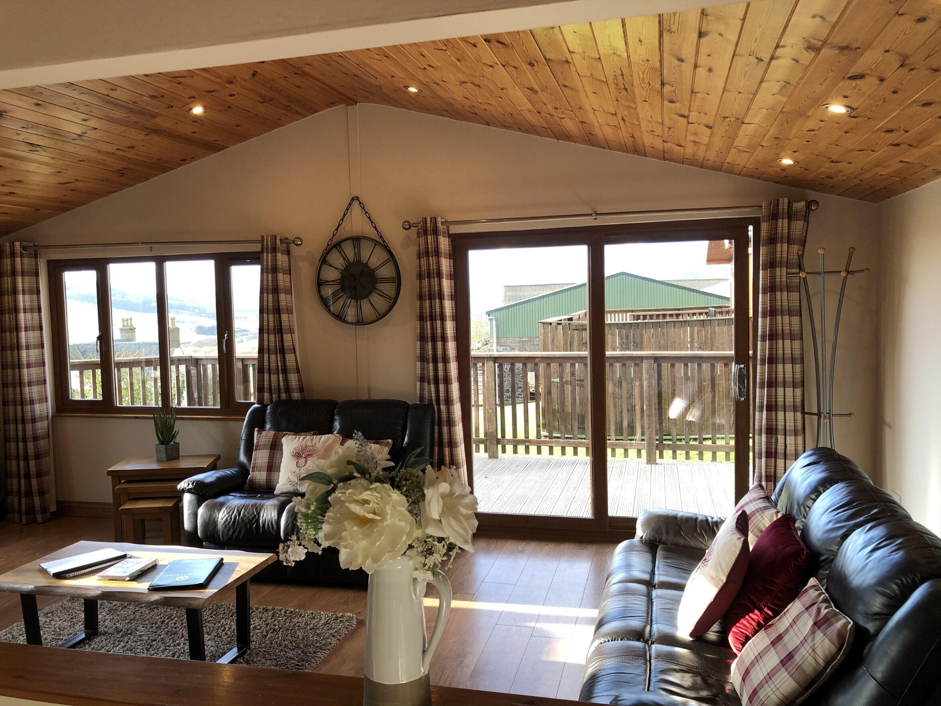 Cabin, Multiple Beds | Living room | 30-inch TV with digital channels