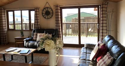 Kingfisher Lodge With Hot Tub Near Cupar, Fife