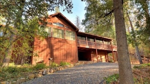 Front of property - Yosemite Scenic Wonders Deer Mountain 4b (Oakhurst)