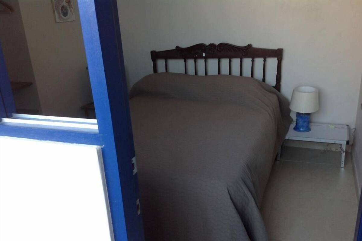 In-room safe, iron/ironing board, bed sheets