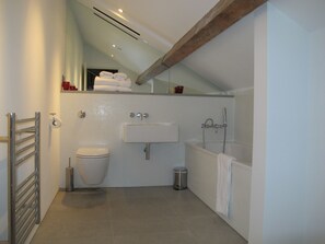 Exclusive Apartment, Ensuite, River View (45 Brewhouse) | Bathroom - 45 Brewhouse - Royal William Yard (Plymouth)