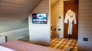 2 bedrooms, iron/ironing board, WiFi, bed sheets - Pheasant Lodge - sleeps 4 | Hot Tub, Dog Friendly | 4* Gold Award (Pickering)