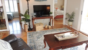 Living room - Ocean Green Cottage #9675 (Myrtle Beach)