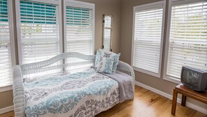 Condo, 2 Bedrooms