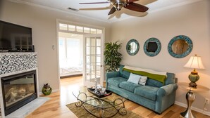 Condo, 2 Bedrooms | Living room