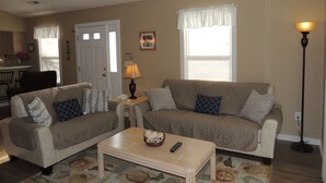 Condo, 3 Bedrooms | Living room