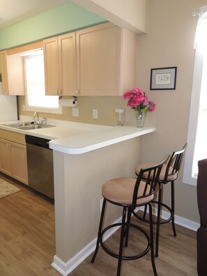 Condo, 3 Bedrooms | Private kitchen