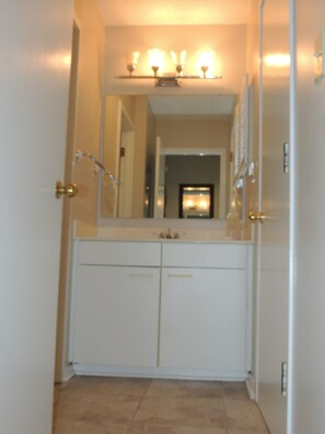 Condo, 2 Bedrooms | Bathroom | Towels - Richmond Park #20h (Myrtle Beach)