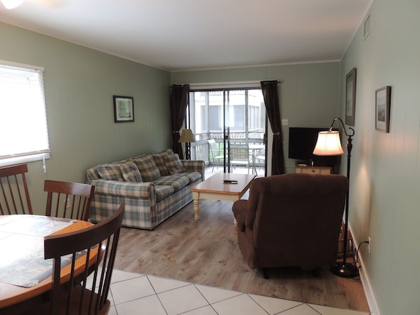 Living room - Mariners Cove #b115 (Myrtle Beach)
