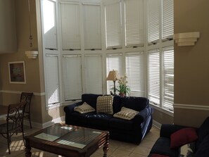 Condo, 4 Bedrooms | Living room