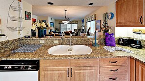 Unclassified image, 5 of 25, button - West Hyde Park #24e (Myrtle Beach)