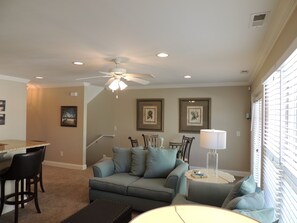 Condo, 3 quartos | Sala de estar