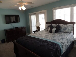 Condo, 3 Bedrooms | 3 bedrooms, desk, free WiFi