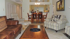 Condo, 3 habitaciones | Sala de estar