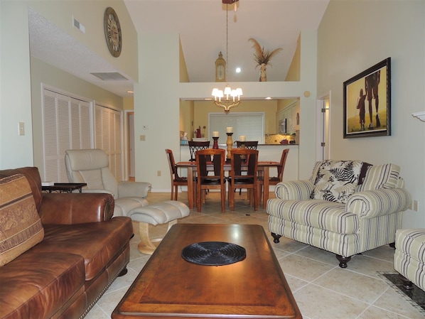 Condo, 3 Bedrooms | Living room