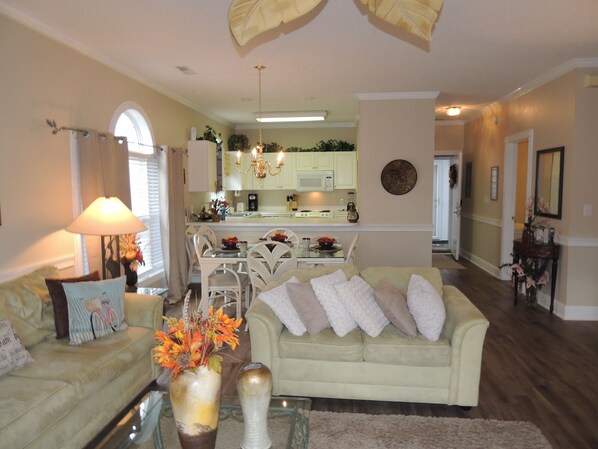 Condo, 2 Bedrooms | Living room