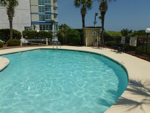 Appart'hôtel, 3 chambres | Piscine | Piscine couverte, piscine extérieure