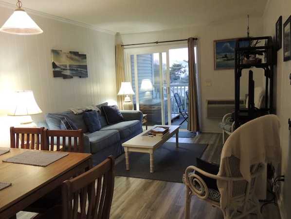 Living room - Ocean Pier II (North Myrtle Beach)