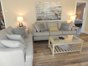 Condo, 3 Bedrooms | Living room